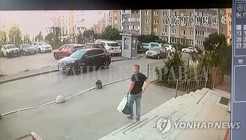 우크라 "보안국 요원 암살 연루 러시아 요원 2명 제거…