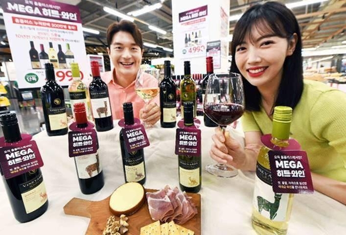 홈플러스, '10년간 1위' 빈야드 와인 가격 역주행……
