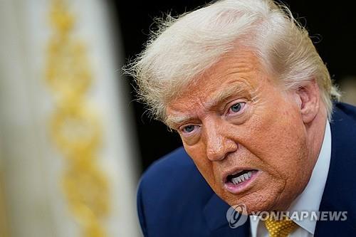 트럼프, 연준의장 해임 질문에 "모든것 배제않지만 가능…