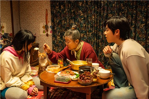 좀비가 된 딸, 아빠가 지킨다…울리고 웃기는 영화 