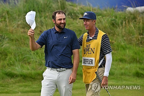 올해도 상금 260억원 넘긴 셰플러 캐디의 수입은 