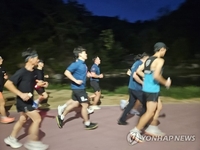 [샷!] 홍제폭포에 도착하자 쓰러질 것 같았다