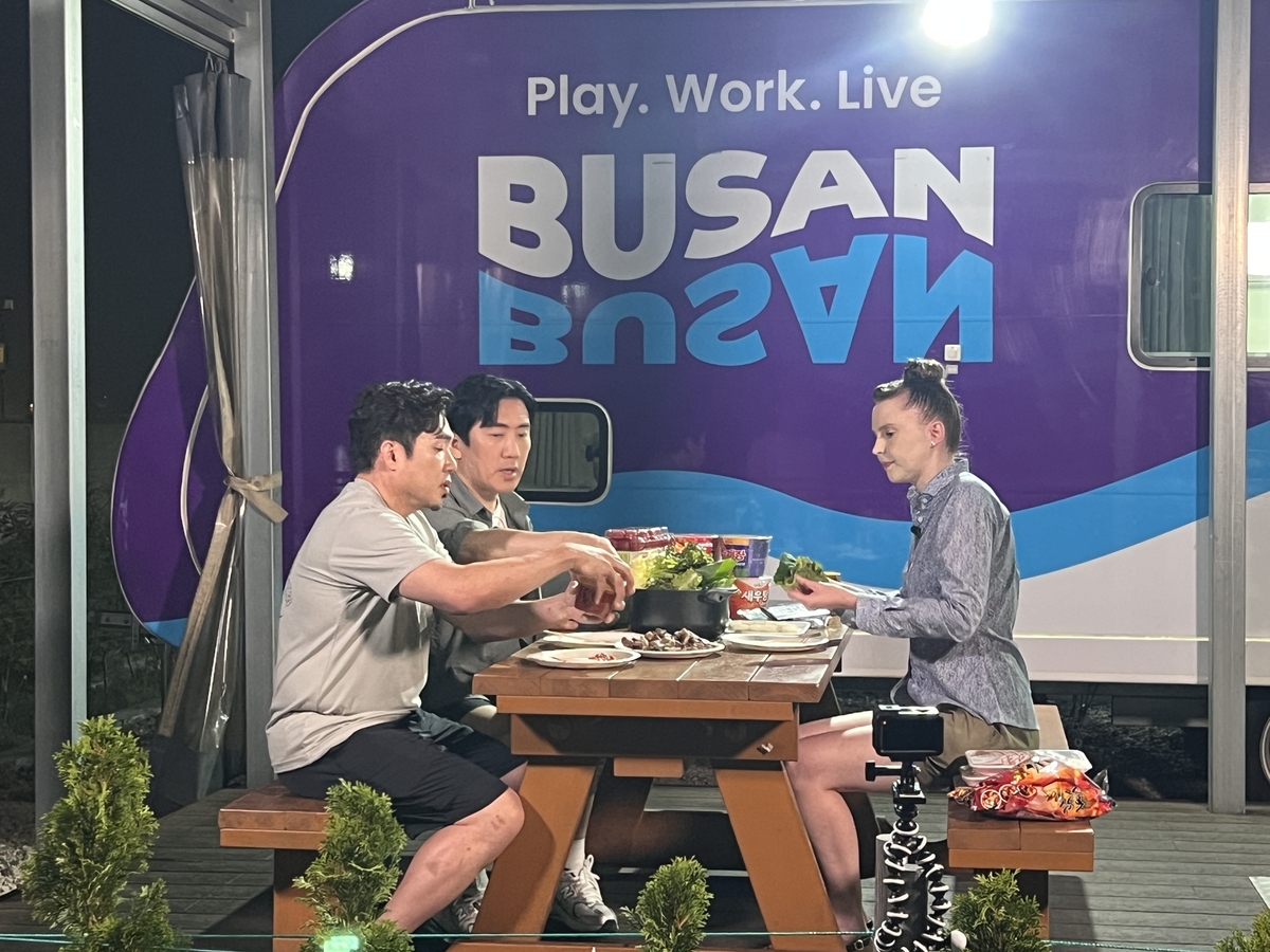 부산영어방송 유튜브 구독자 15만명 돌파