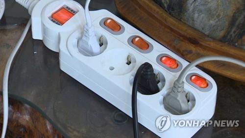 [팩트체크] 멀티탭 사용기한 최대 2년?…"법적 기준 없지만 소모품"