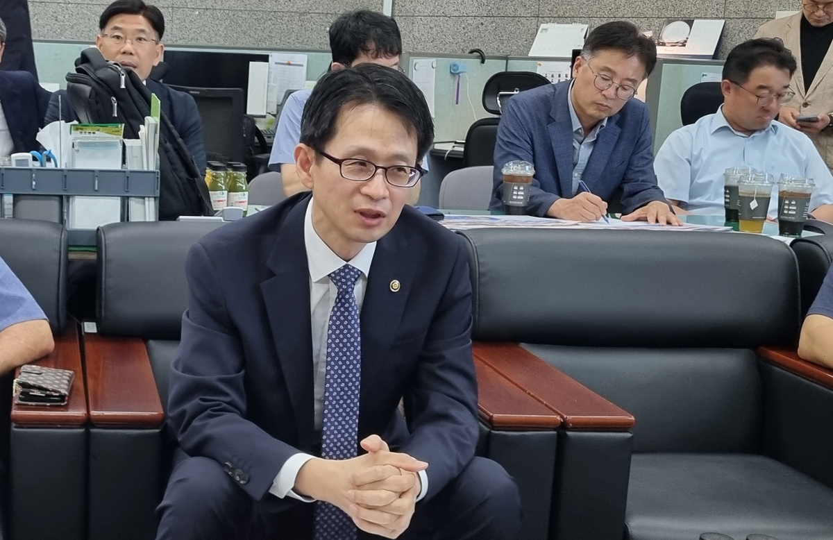 기자간담회 하는 백승보 조달청장