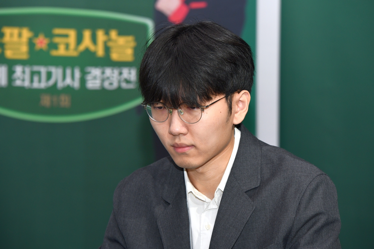 '사귀생 통어복' 신진서, 쏘팔코사놀 2국서 반격…승부 원점(종합)