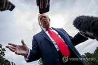 트럼프, 호주 특파원 윽박…"총리 만나서 당신 얘기하겠다"