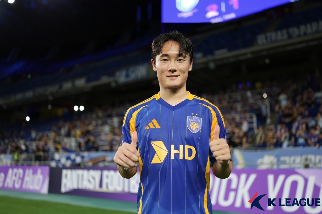 17일 청두 룽청과의 ACLE 경기 승리 자축하는 엄원상