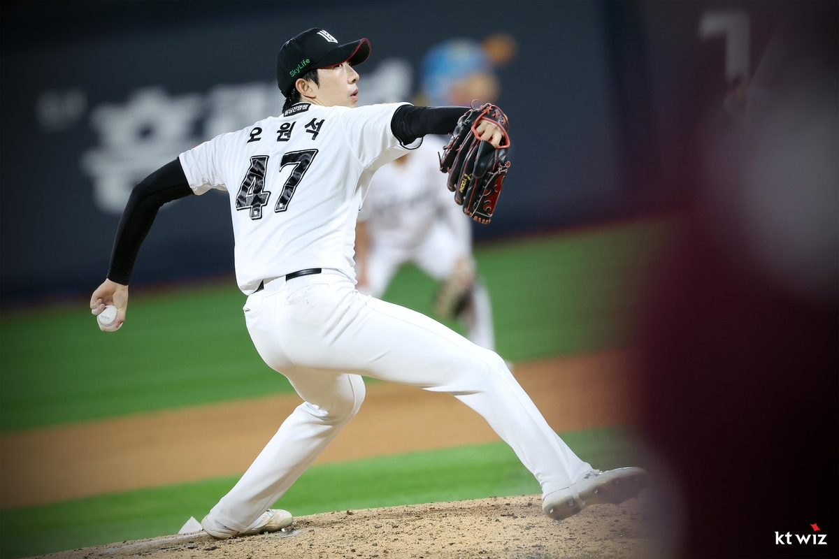 '오원석 쾌투＋황재균 100안타' kt, 키움 7-0으로 꺾고 3연승