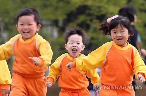 뛰어노는 아이들