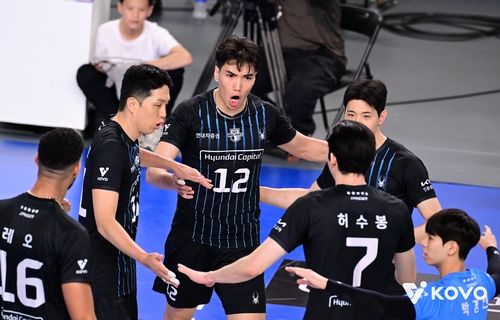 '레오 25점' 현대캐피탈, 개막전서 KB손보에 혈투 끝 3-2 승리(종합)