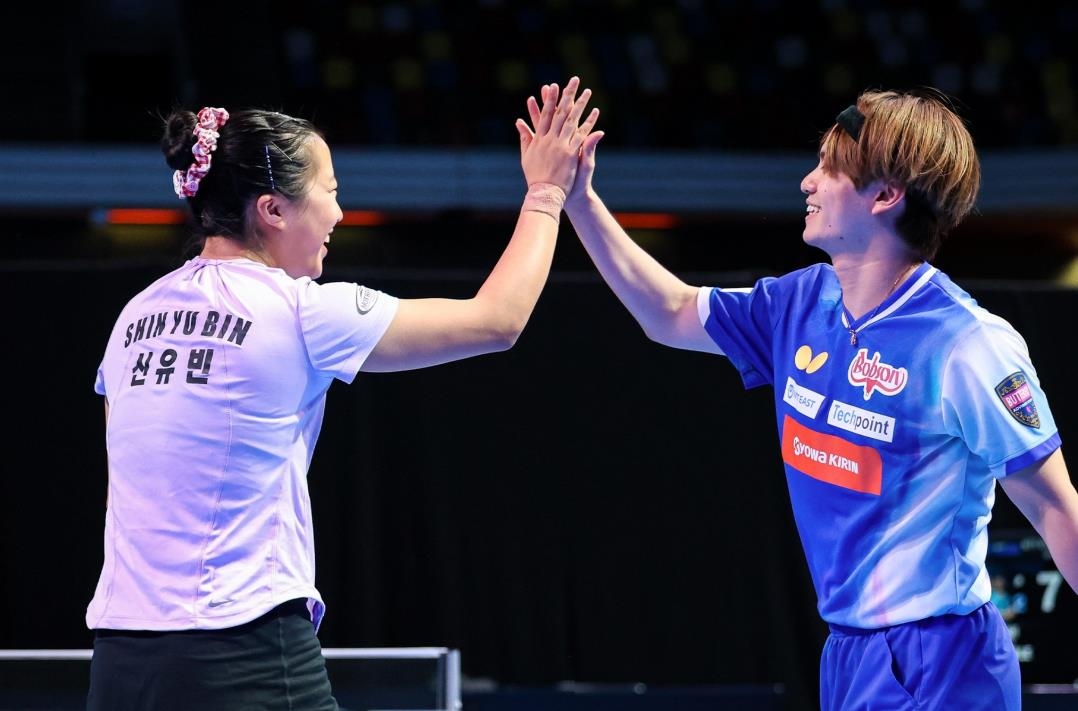 탁구 신유빈, WTT 런던 대회서 혼복 8강 탈락…단식 16강 진출