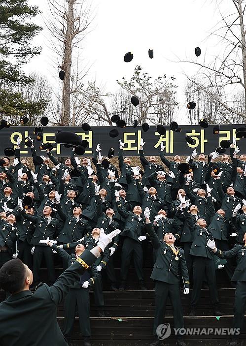 [시간들] 정예 상징이 어쩌다 '빵모자'로…베레모 이야기