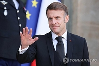 "대통령님 인턴십 자리 있을까요?" 마크롱에 공개 청탁한 대학생