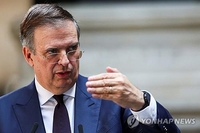 APEC서 K팝 위상 재확인…멕시코 경제장관, BTS 진 팬콘서트 관람