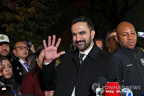 뉴욕시장 선거 유세 현장의 조란 맘다니