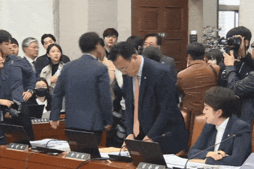 국정감사서 충돌하는 여야 의원