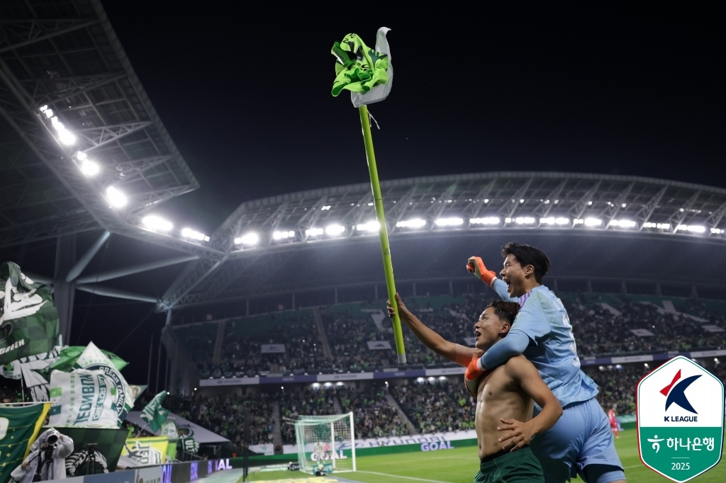 이승우의 웃통 깃발 세리머니