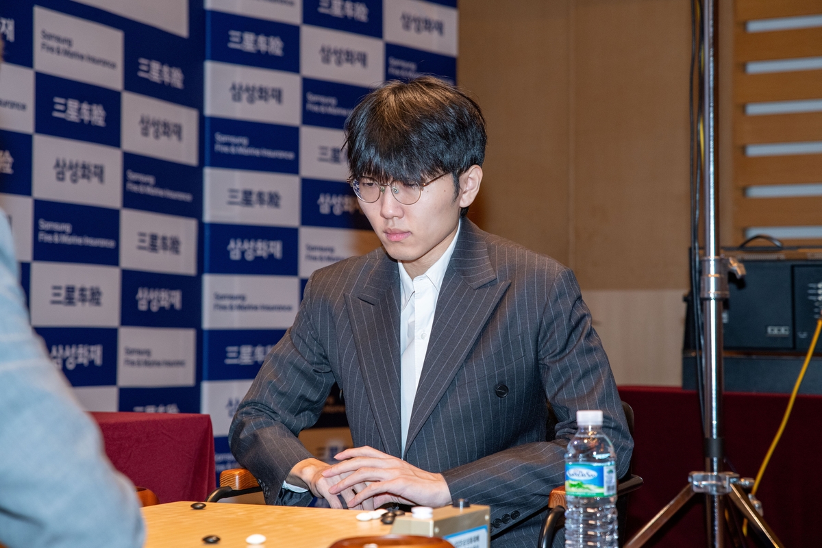 신진서, 리친청에 불계승…한국 7명, 삼성화재배 16강 진출