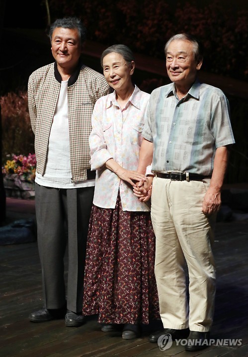 연극 '사랑별곡'의 고인배-손숙-이순재