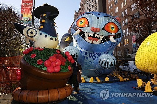 27일 뉴욕 추수감사절 퍼레이드에 등장한 '케데헌' 더피·서씨 풍선