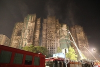 홍콩, 아파트화재 조사 독립위원회 구성…사망자 156명으로 늘어