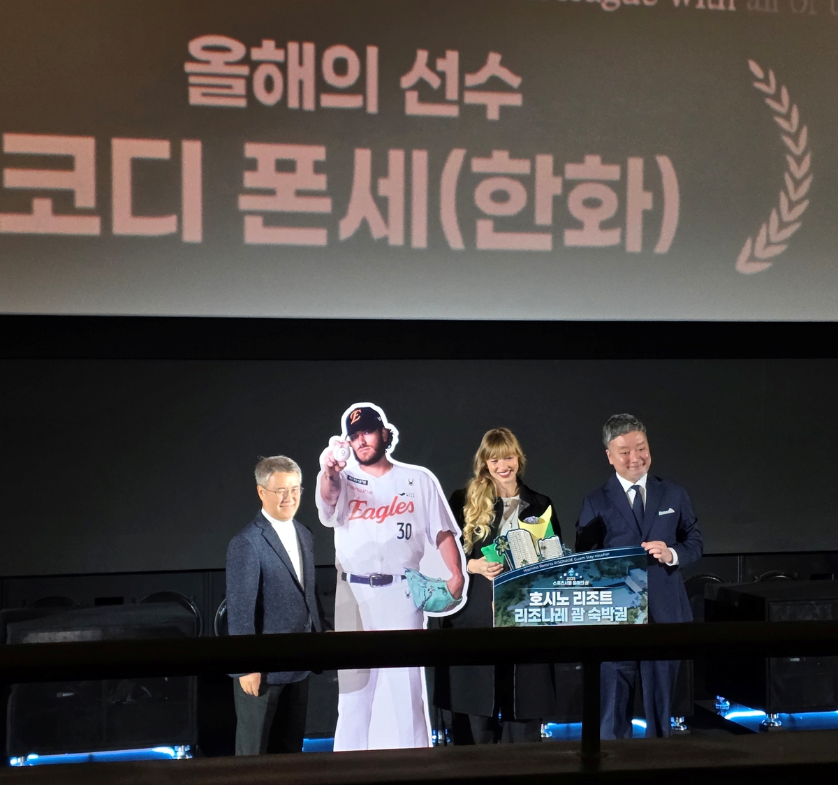 스포츠서울 올해의 선수에 한화 폰세…'삼성맨' 최형우는 기록상