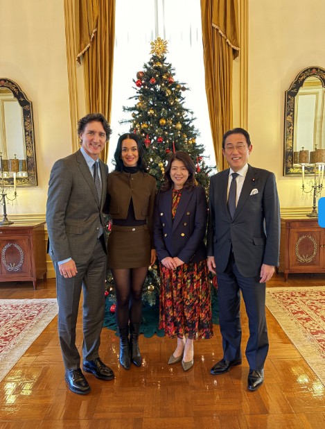 기시다 전 총리 부부와 만난 쥐스탱 트뤼도·페리 케이티