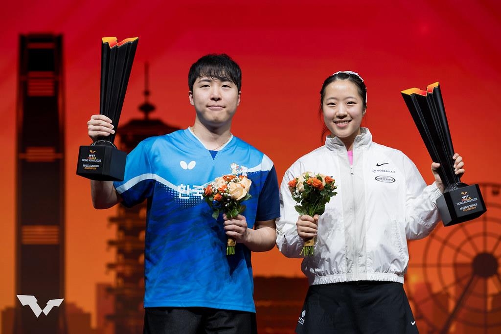 무릎 부상 언급과 함께 전해진 신유빈 우승 관련 사진