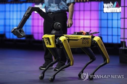 Esta foto de archivo muestra a Spot, un robot maniobrable con forma de perro fabricado por Boston Dynamics.