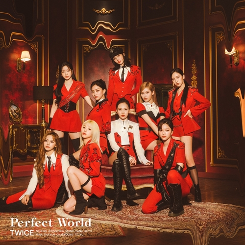 La imagen, proporcionada por JYP Entertainment, muestra la portada del tercer álbum de estudio en japonés, "Perfect World", del grupo femenino de K-pop TWICE. (Prohibida su reventa y archivo)
