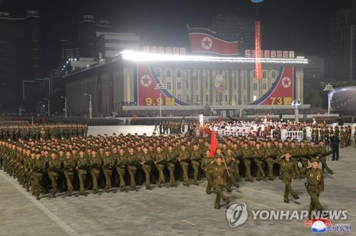 La foto, publicada por la KCNA, muestra a los soldados de la Guardia Roja Obrero-Campesina participando en un desfile militar, celebrado, el 9 de septiembre de 2021, en la plaza de Kim Il-sung, en Pyongyang, para conmemorar el 73er. aniversario de la fundación nacional de Corea del Norte. (Uso exclusivo dentro de Corea del Sur. Prohibida su distribución parcial o total)