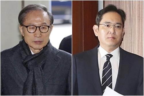 La foto muestra al heredero del Grupo Samsung, Lee Jae-yong (dcha.), y el expresidente surcoreano Lee Myung-bak.