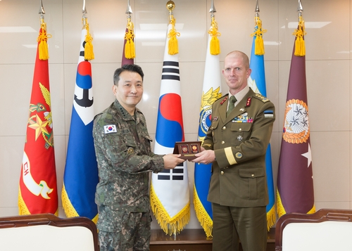 Los jefes del JCS de Corea del Sur y Estonia sostienen diálogos sobre la cooperación en defensa