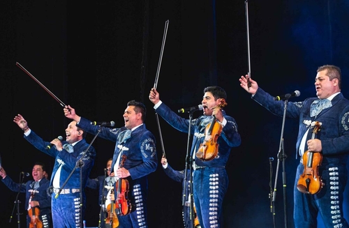 La foto, proporcionada por el Centro Nacional del Patrimonio Inmaterial, muestra una actuación de la orquesta de música folclórica mexicana Mariachi Vargas de Tecalitlán. (Prohibida su reventa y archivo) 