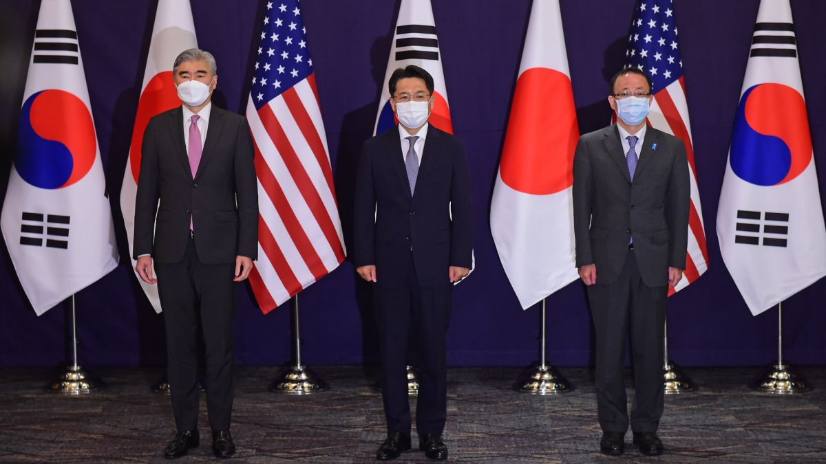 Los enviados nucleares de Seúl, Washington y Tokio dialogan sobre el lanzamiento norcoreano de proyectiles