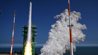 نجاح كوريا الجنوبية في إطلاق صاروخها المحلي الصنع في المحاولة الثانية