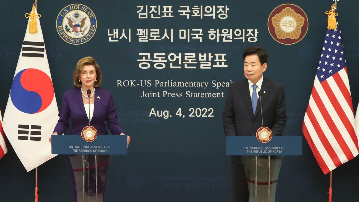 Kim y Pelosi acuerdan apoyar los esfuerzos para la desnuclearización norcoreana