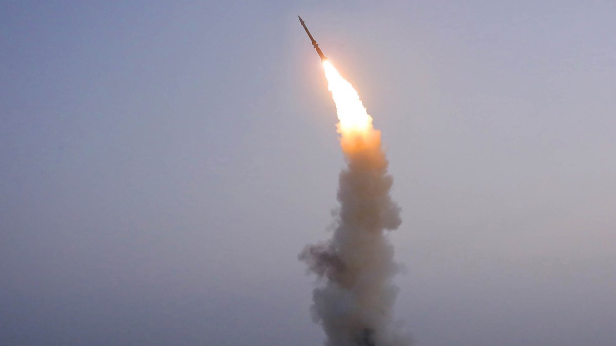 JCS: Corea del Norte lanza 2 misiles de corto alcance hacia el mar del Este