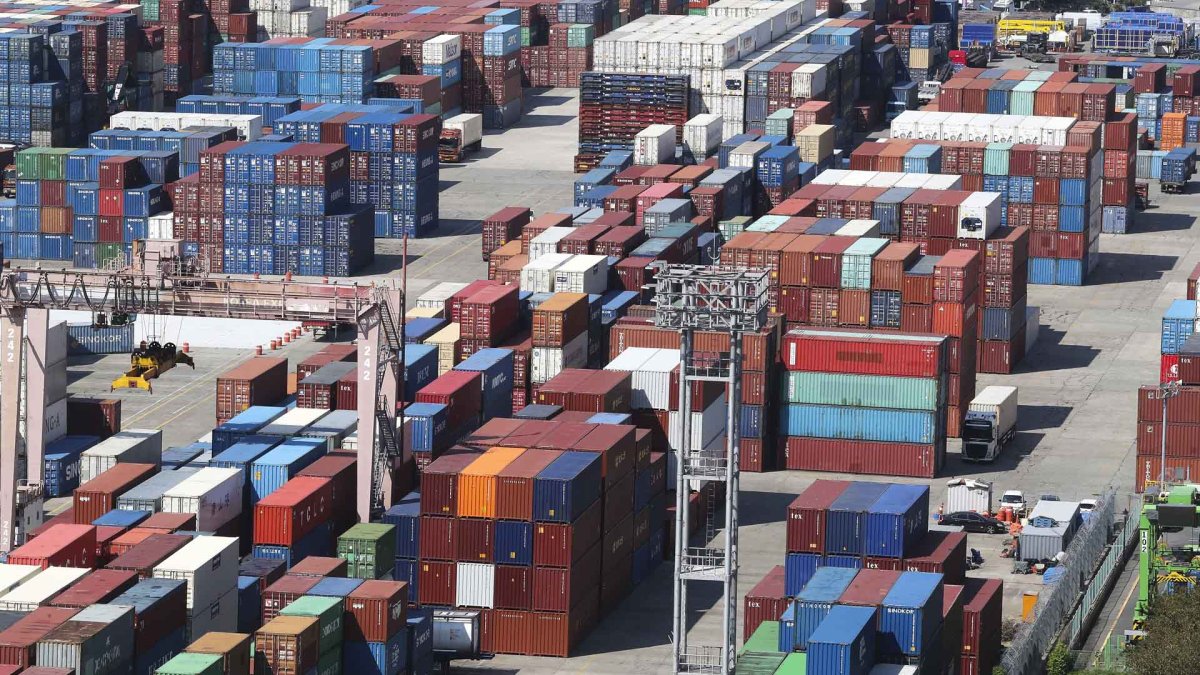 Las exportaciones caen un 20,2 por ciento en los 10 primeros días de octubre