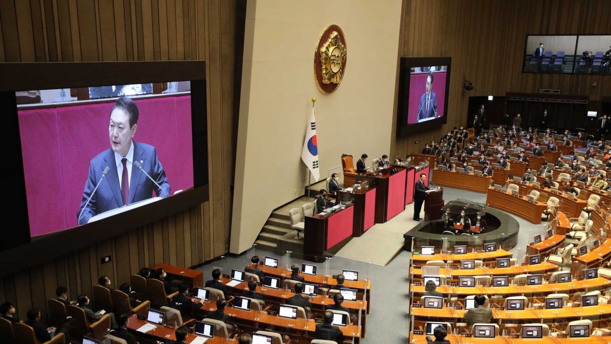 Yoon pide la cooperación bipartidista mientras la oposición boicotea su discurso