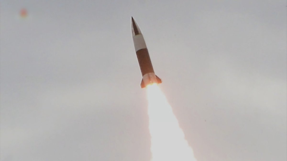 북한 새해 첫날 미사일 도발…"초대형방사포 검수사격"