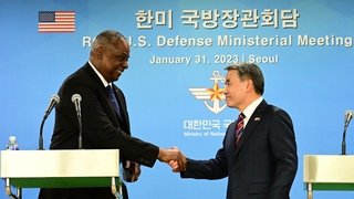 El jefe del Pentágono enfatiza el compromiso 'inquebrantable' de seguridad con Seúl y reafirma la 'disuasión extendida'