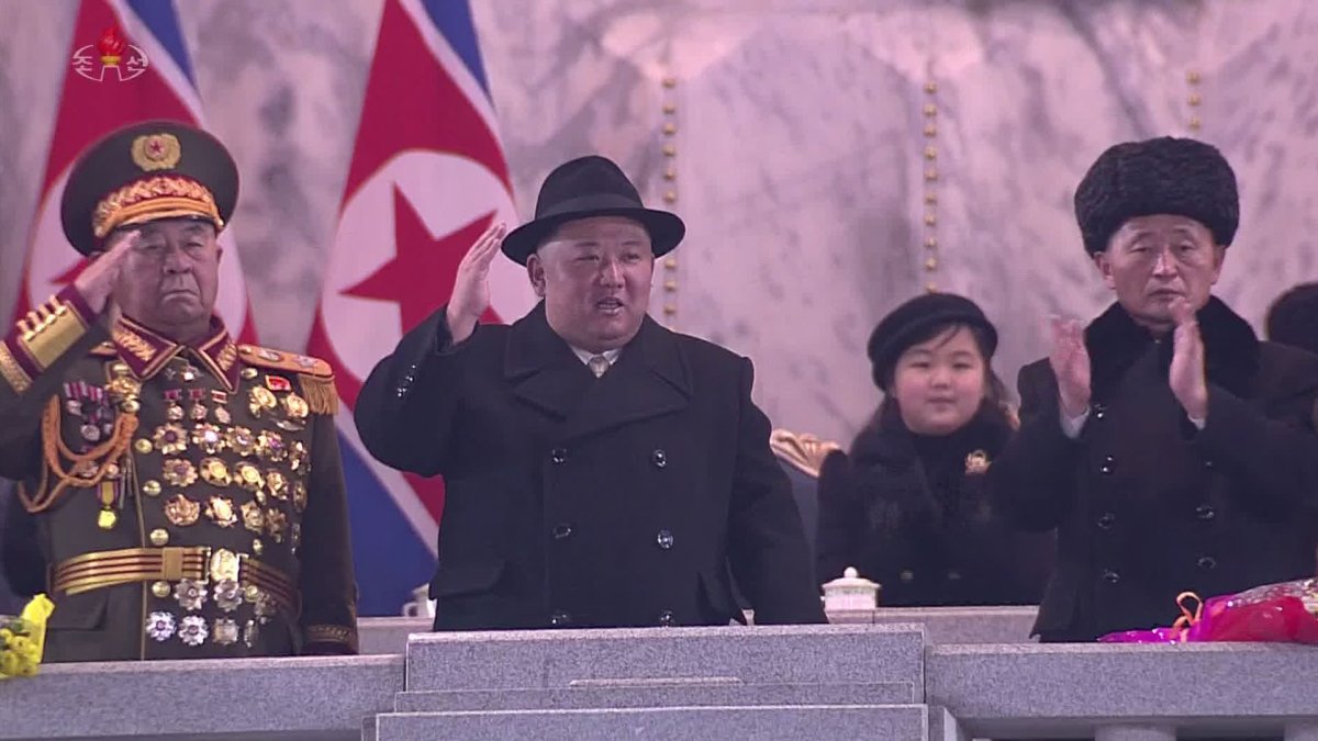 북한, 대외용 열병식 사진첩 발간…김주애 한껏 부각