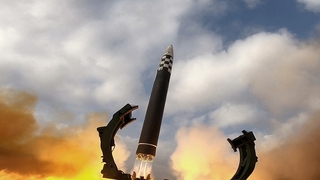 北朝鮮　朝鮮半島東側に弾道ミサイル発射（３月２７日）