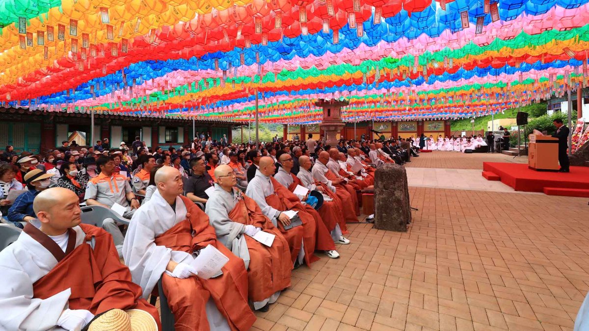 부처님오신날 봉축법요식…"우리 마음에 평화를"