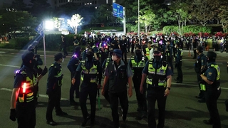 الشرطة تحظر التجمعات والمظاهرات من منتصف الليل حتى الساعة 6 صباحا