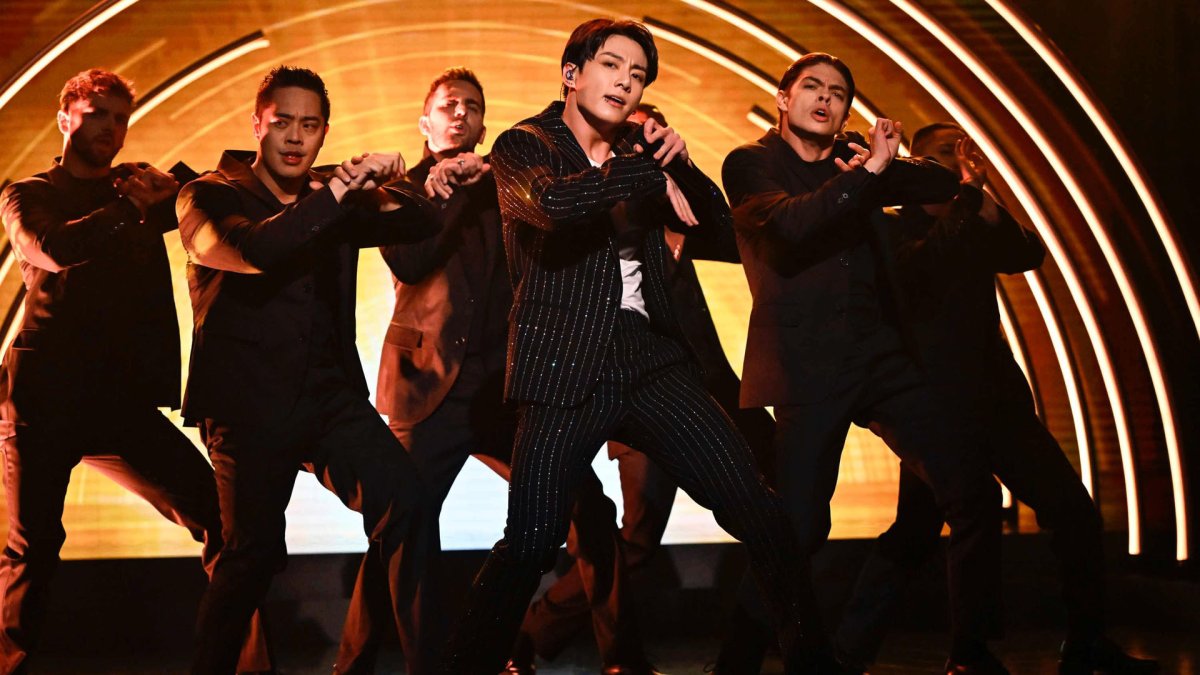 BTSジョングク NY繁華街でゲリラ公演（11月10日