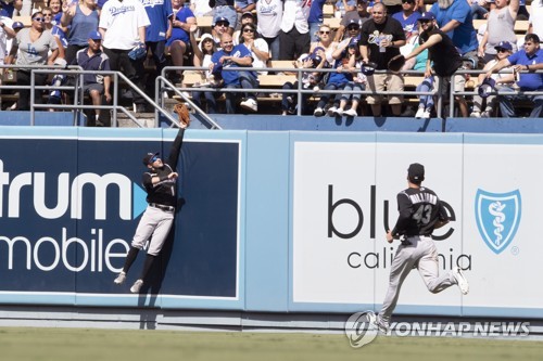 Korean call of Hyun-Jin Ryu's homer is electric