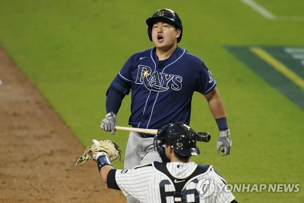 In this Associated Press photo, Choi Ji-man of the Tampa Bay Rays (L) reacts to a pitch by Luis Cessa of the New York Yankees during the top of the sixth inning of Game 3 of the American League Division Series at Petco Park in San Diego on Oct. 7, 2020. (Yonhap)